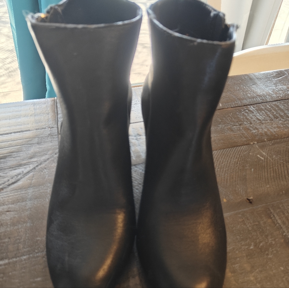 Elegant Black Ankle Boots